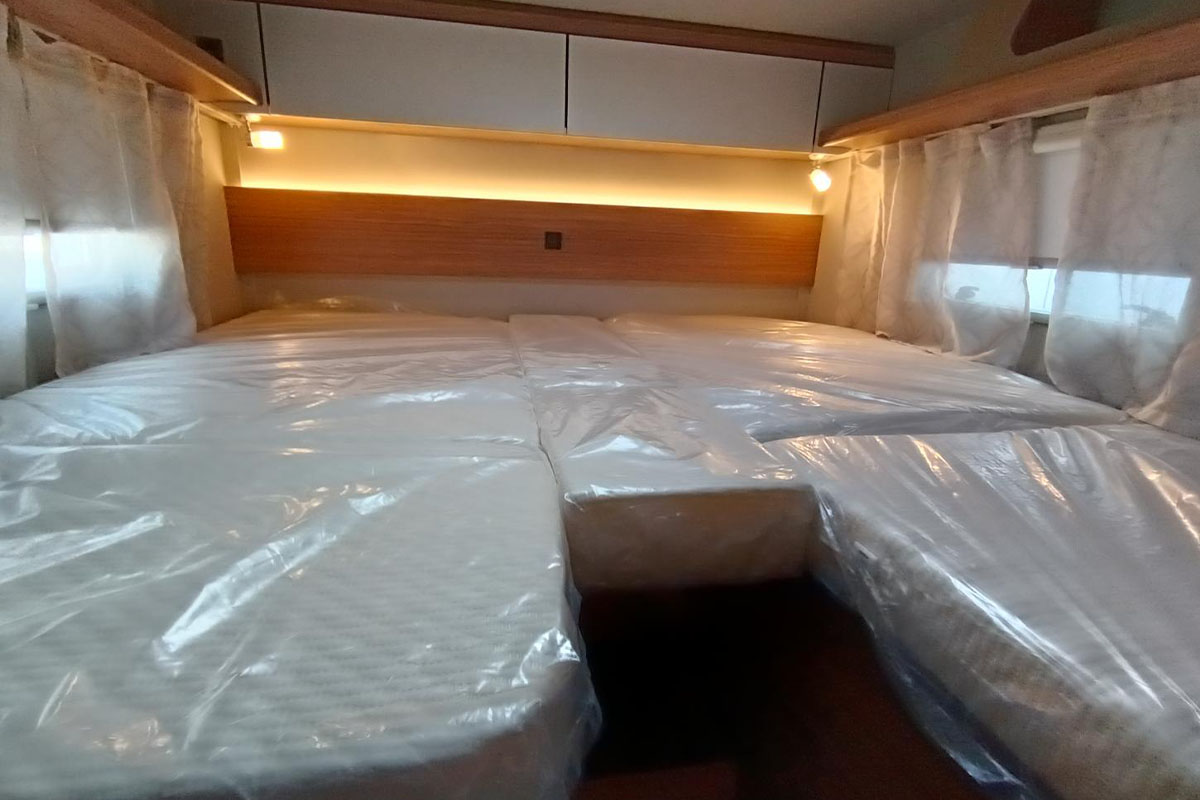 Weinsberg Alkoven CaraHome 650 MEG Betten