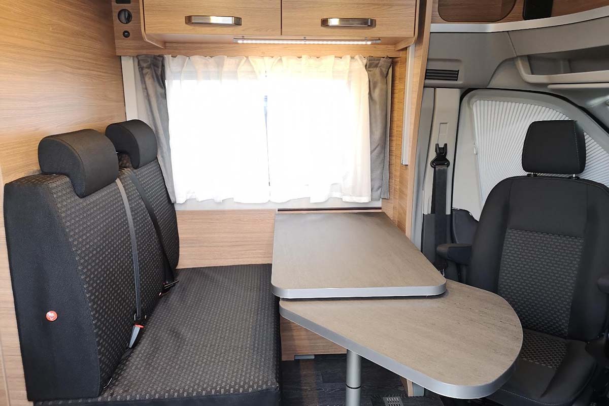 Weinsberg CaraSuite 650 MEG Essbereich